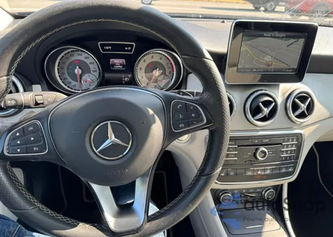 2017 Mercedes-Benz Gla 250 4Matic z USA, uszkodzony, nr VIN WDCTG4GB2HJ287820